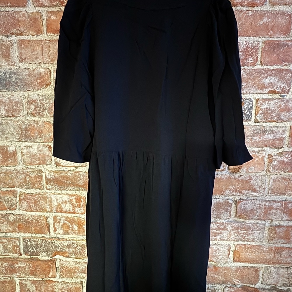 Elegant Black Midi Dress - Picture 5 of 7